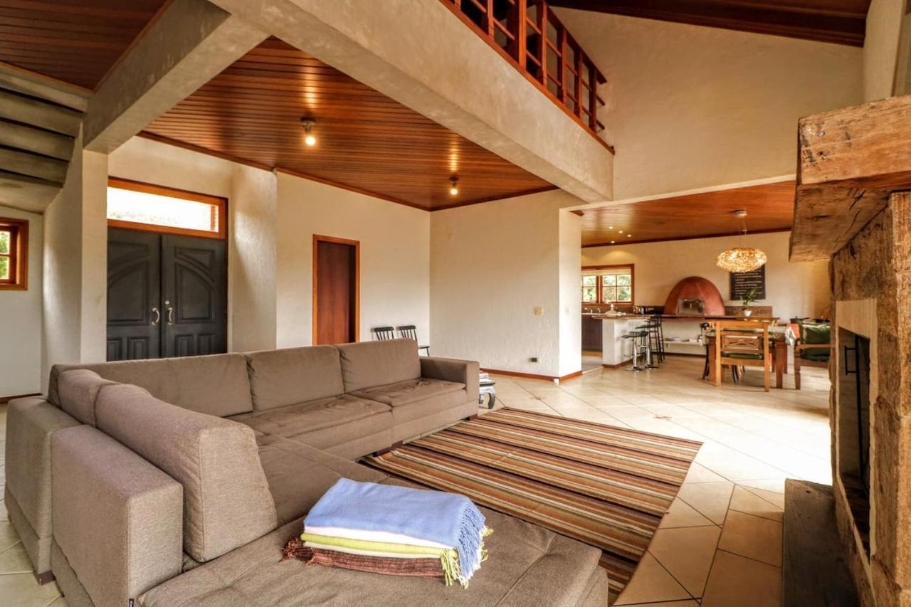 Deliciosa Casa No Condominio Florestal Clube